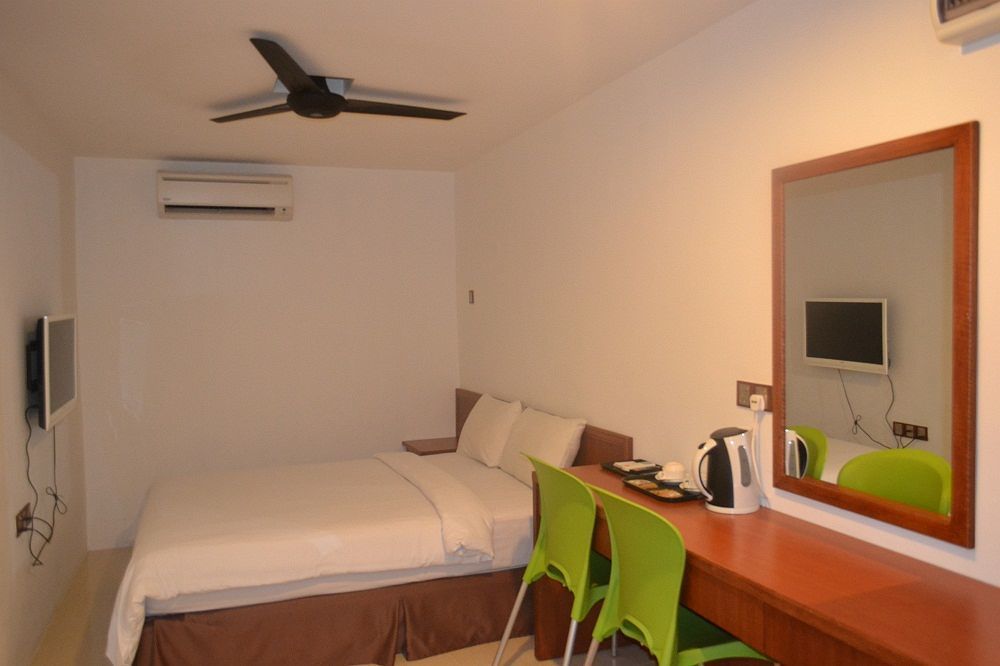 Ag Hotel Penang Гелугор Экстерьер фото