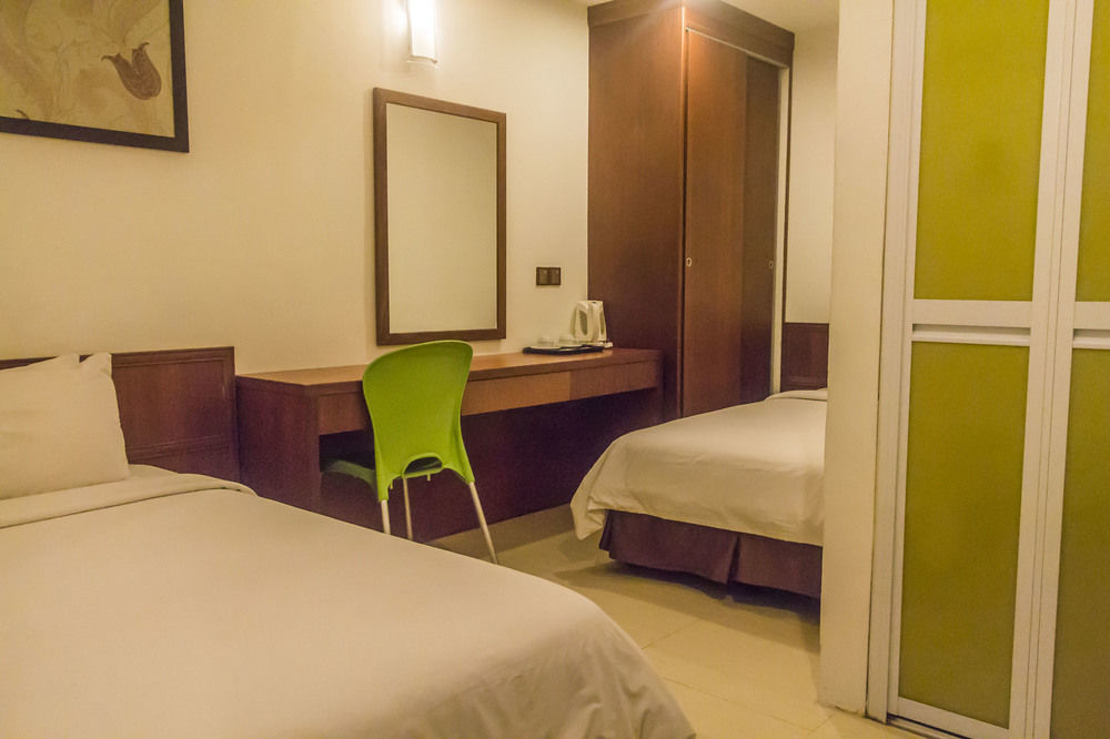 Ag Hotel Penang Гелугор Экстерьер фото