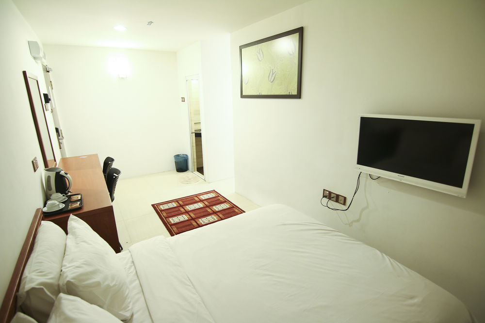 Ag Hotel Penang Гелугор Экстерьер фото